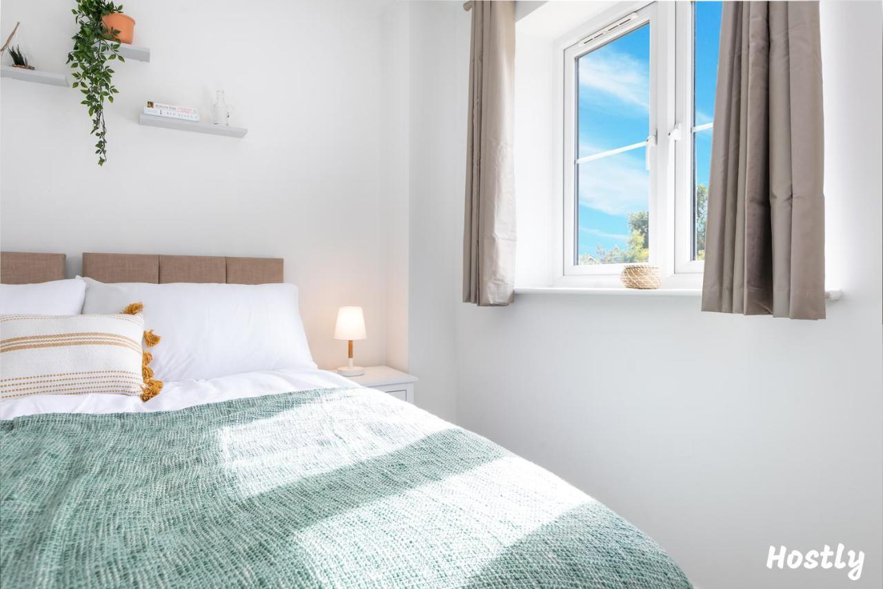 Albatross House - Comfy Home With Parking Slough Buitenkant foto